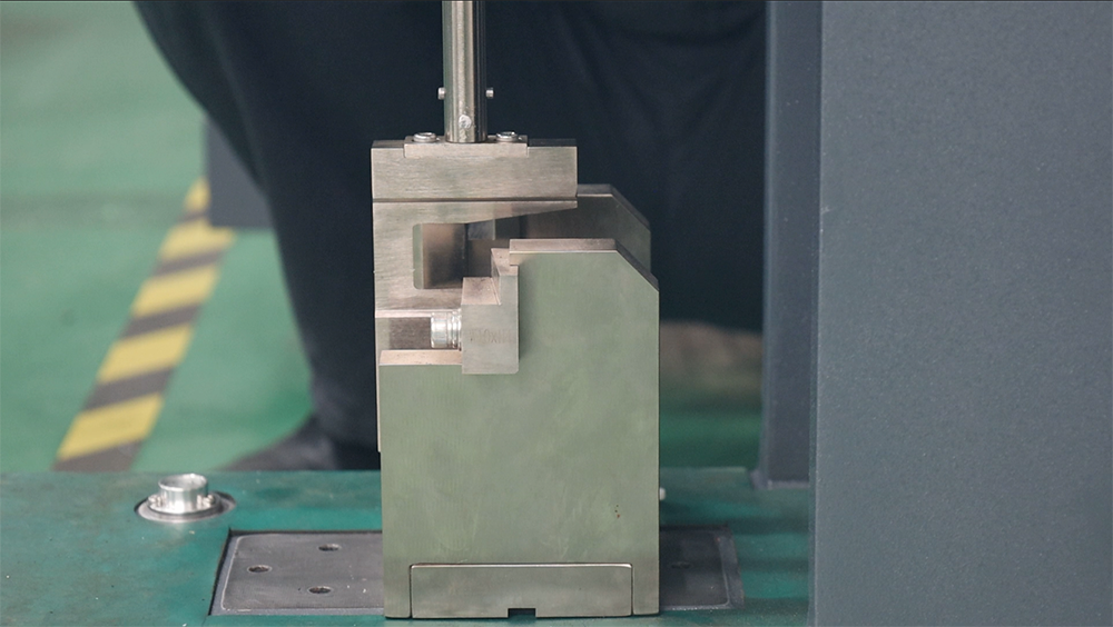 擺錘沖擊試驗(yàn)機(jī)在塑料行業(yè)的應(yīng)用 擺錘沖擊試驗(yàn)機(jī)在塑料行業(yè)的應(yīng)用